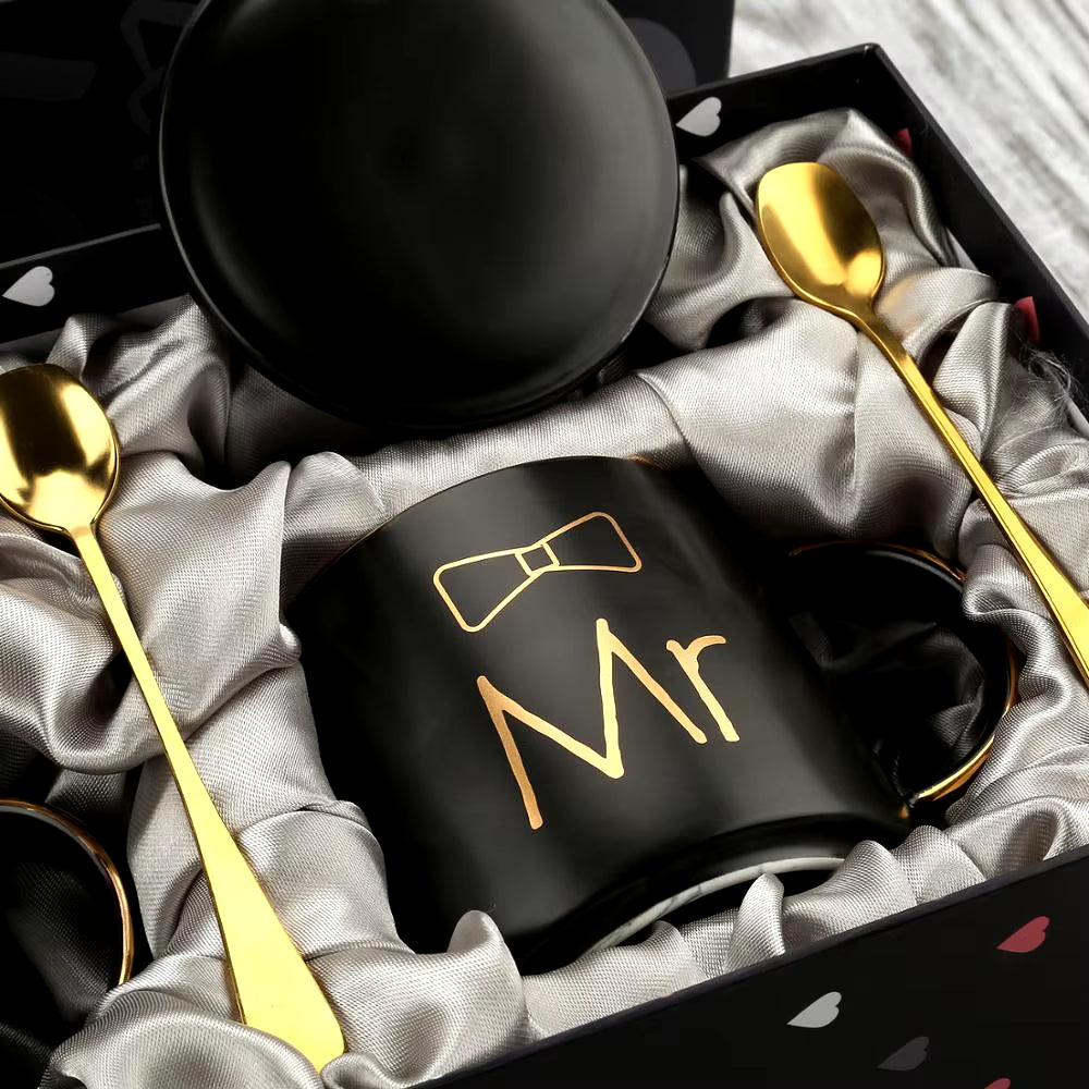 Tazas Pareja Mr & Mrs – Set de 2 Tazas de Cerámica Negra | Regalo Creativo para Bodas y Compromisos